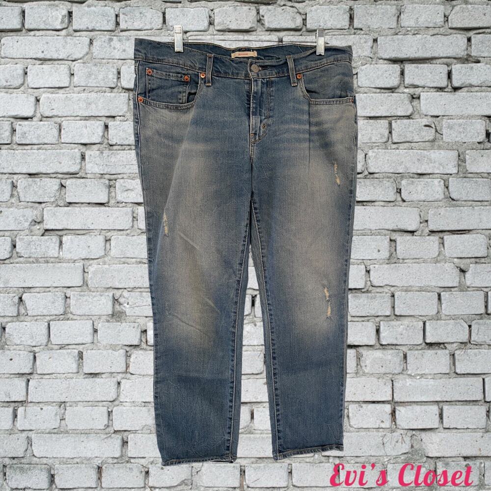 Levi Strauss Women’s 501 Distressed Boyfriend Jeans Straight Leg. Size 30